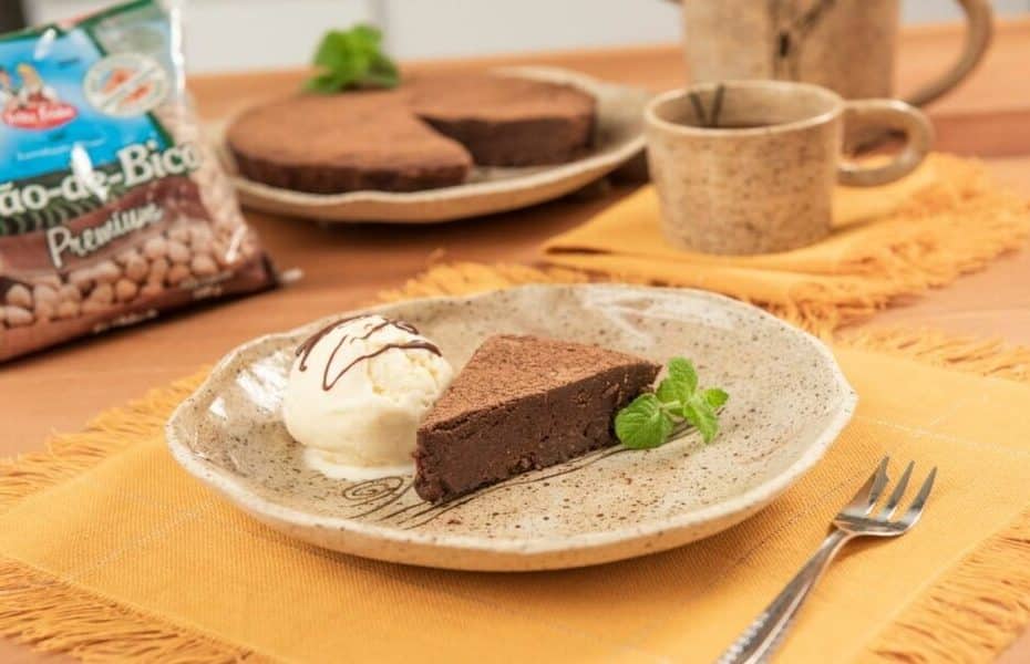 Torta de chocolate com grão-de-bico sem glúten e lactose